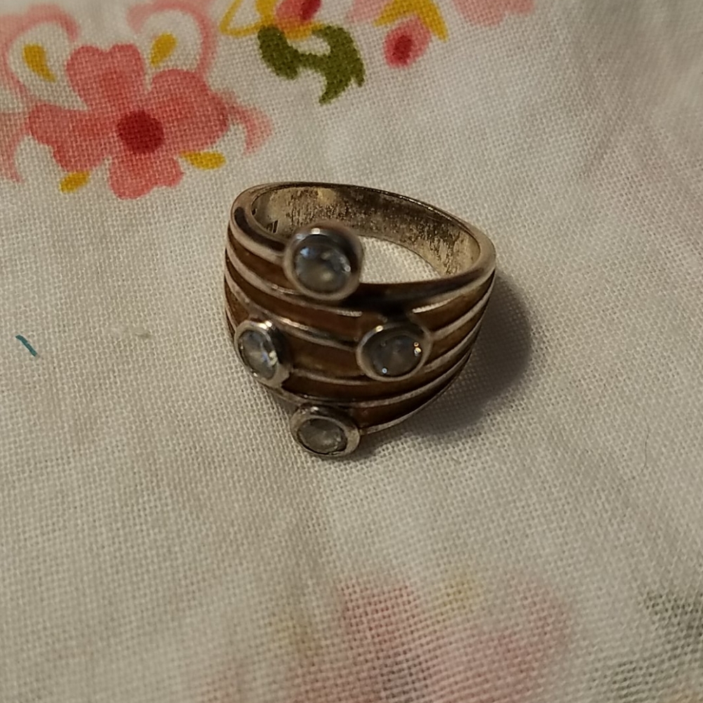 Beautiful ring - Picture 2 of 7